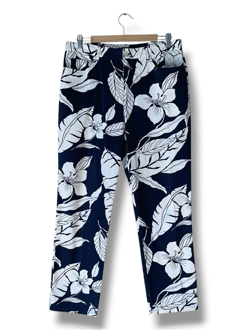 Lauren Ralph Lauren Hibiscus Print Straight Leg Pants in Navy/White
Size 12